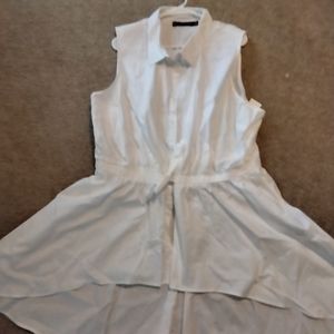 Fashion to Figure , White high low sleeveless top with collar, buttons,